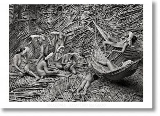 Εικόνα από SEBASTI?O SALGADO. AMAZΟNIA. POSTER 'ZO'E WOMEN'