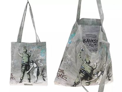 Εικόνα της ΤΣΑΝΤΑ ΩΜΟΥ BANKSY1 39X44 CA021-8668