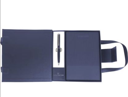 Εικόνα της ΣΕΤ ΔΩΡΟΥ WELLINGTON ΣΤΥΛΟ ΔΙΑΡΚΕΙΑΣ ΜΕ NOTEBOOK BLUE