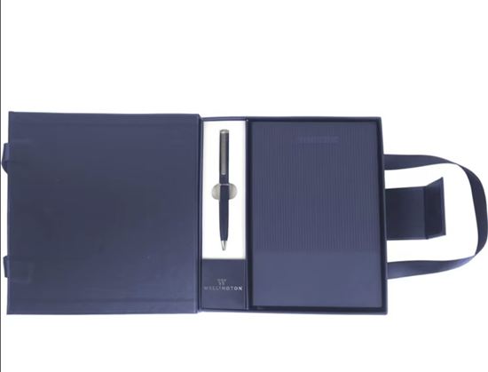 Εικόνα από ΣΕΤ ΔΩΡΟΥ WELLINGTON ΣΤΥΛΟ ΔΙΑΡΚΕΙΑΣ ΜΕ NOTEBOOK BLUE